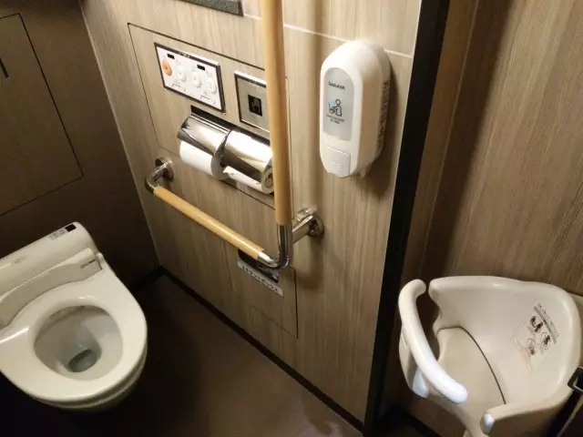 厕所内部设计