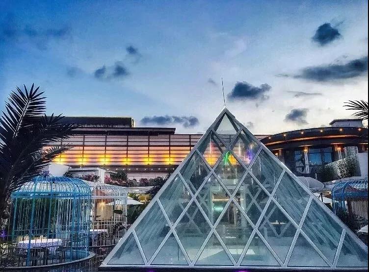 椰贝空中餐厅玻璃金字塔
