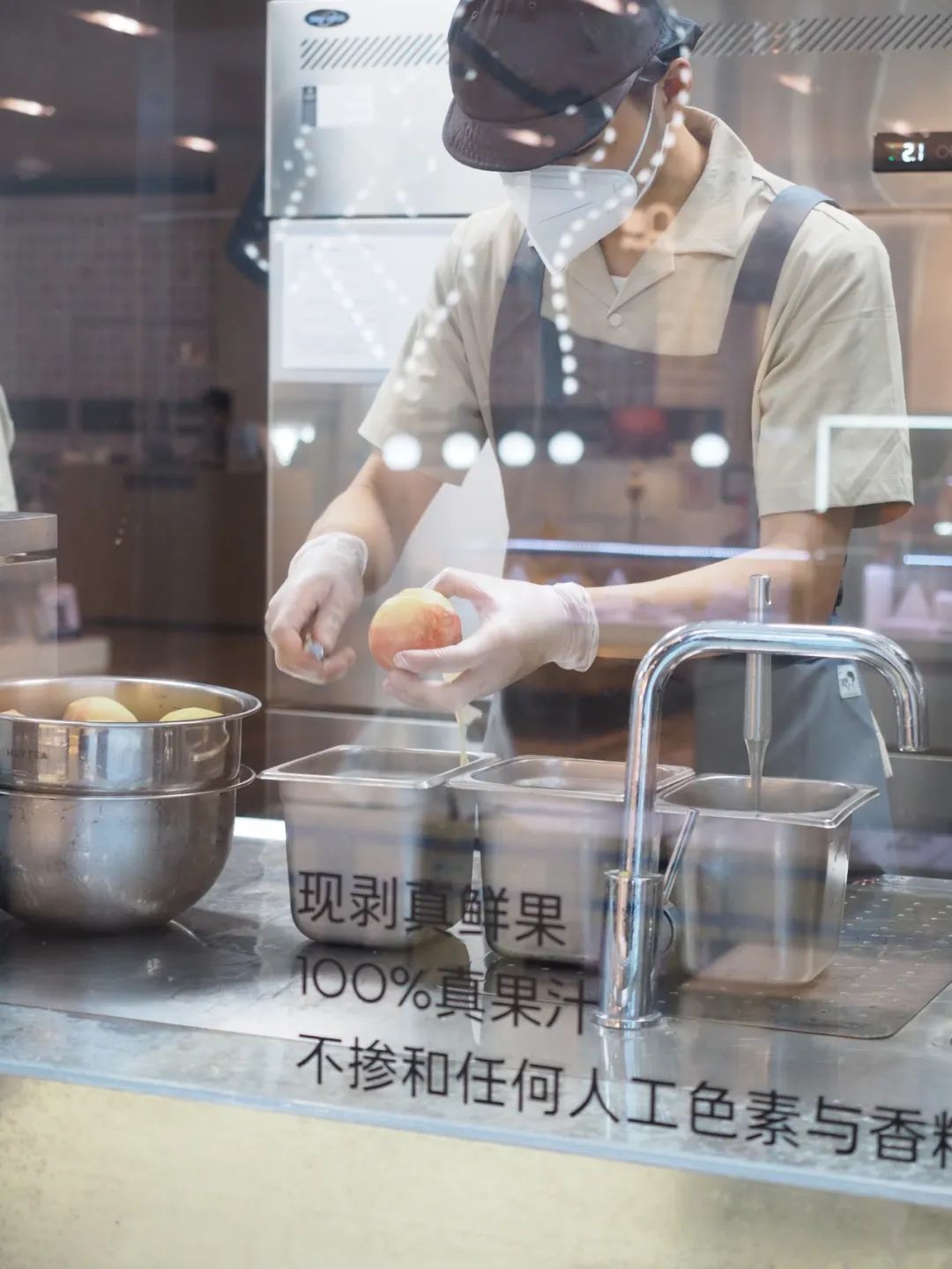 喜茶真果现剥透明窗口空间设计