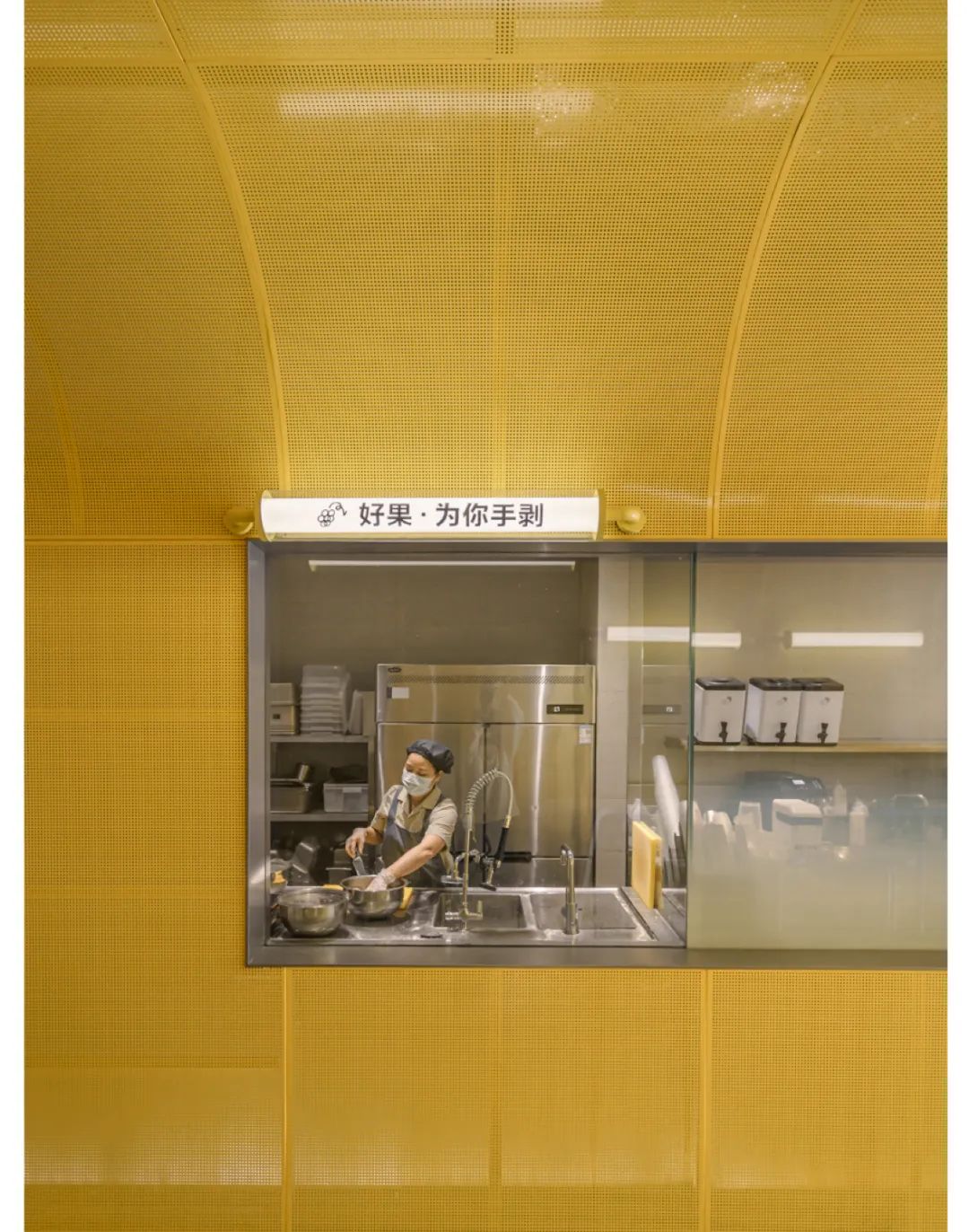 喜茶真果现剥透明窗口餐饮空间设计 喜茶真果现剥透明窗口餐饮空间设计